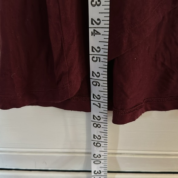 American Eagle women’s small maroon short sleeve hi-low moon shirt - Picture 4 of 6
